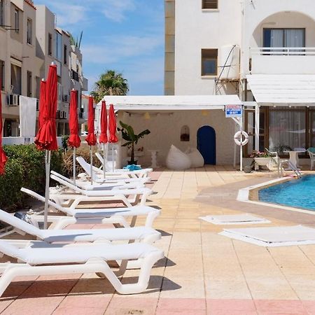 Amore Hotel Apts Paralimni Exteriör bild