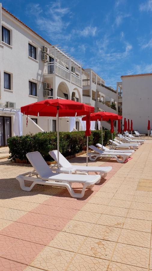 Amore Hotel Apts Paralimni Exteriör bild