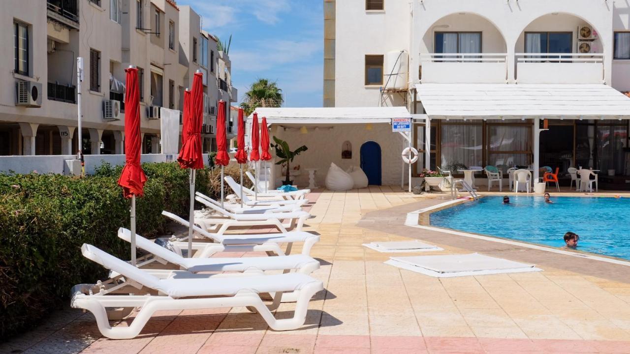 Amore Hotel Apts Paralimni Exteriör bild